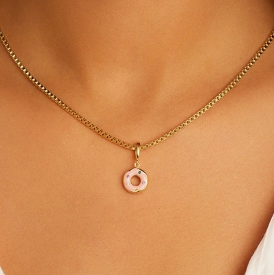 925 Sterling Gümüşlü Altın Kaplama Tasarım Gökkuşağı Renkli Küçük Pembe Donut Büyü Kolye