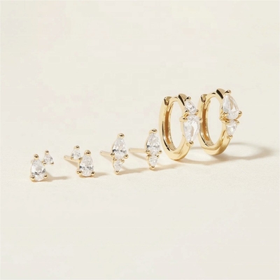 Modaya uygun 18K Altın Kaplama Beyaz Kübik Zirkon 925 Sterling Gümüş Stud & Huggies Set Küpe
