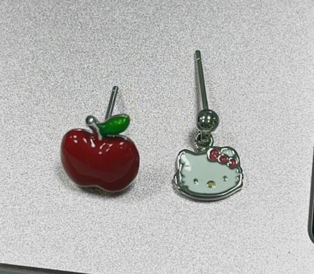 925 Sterling Gümüş'te Küçük Kızlar İçin Harika Kırmızı ve Yeşil Enamel Elma Küpeği