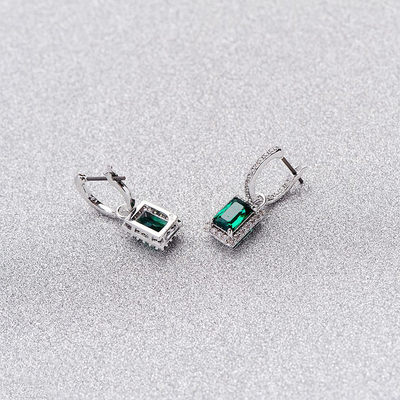 Yeşil CZ Elmas 925 Sterling Gümüş Klasik Lüks Halkalar Kadın Moda için