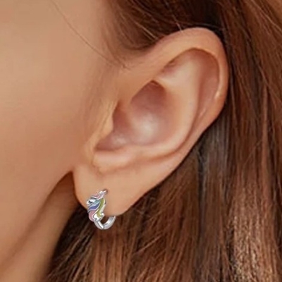 Rhodium kaplamalı tek boynuzlu renkli emaye sargılar Gençler için küpeler Moda mücevherleri