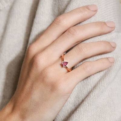 Gül Altını 925 Sterling Gümüş Pear Cut Mor Sapphire Kavisli Yüklenebilir Yüzük