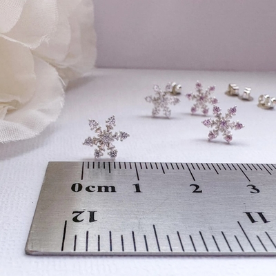 925 Sterling Gümüş Rodyum Kaplama CZ Kar tanesi Stud Kulaklık 2g