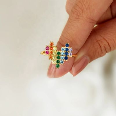 18K altınlı düğün yüzüğü ve gökkuşağı