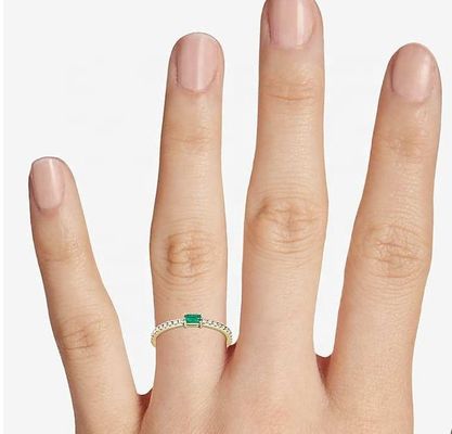 Güzel Mücevher 925 Sterling Gümüş Yüzük Yeşil veya Beyaz Taşlar ve 18K Altın Kaplama