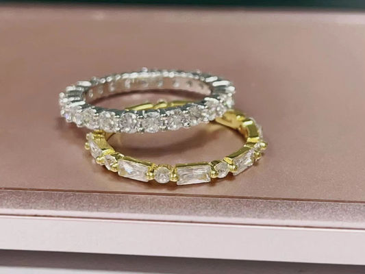 18K Altın Basit Modern Dikdörtgen Kesim Beyaz CZ 925 Sterling Gümüş Kadınlar Sonsuz Yüzük Parti Hediyesi