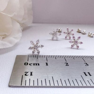 925 Sterling Gümüş Rodyum Kaplama CZ Kar tanesi Stud Kulaklık 2g